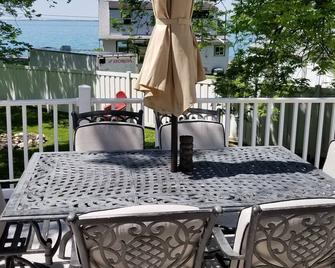 Superb 4,000 sq/ft Lake View - Kelleys Island - Balcony