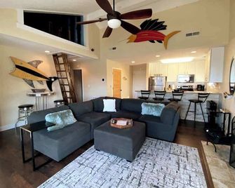 Wow Location Incredible Views - Osage Beach - Living room