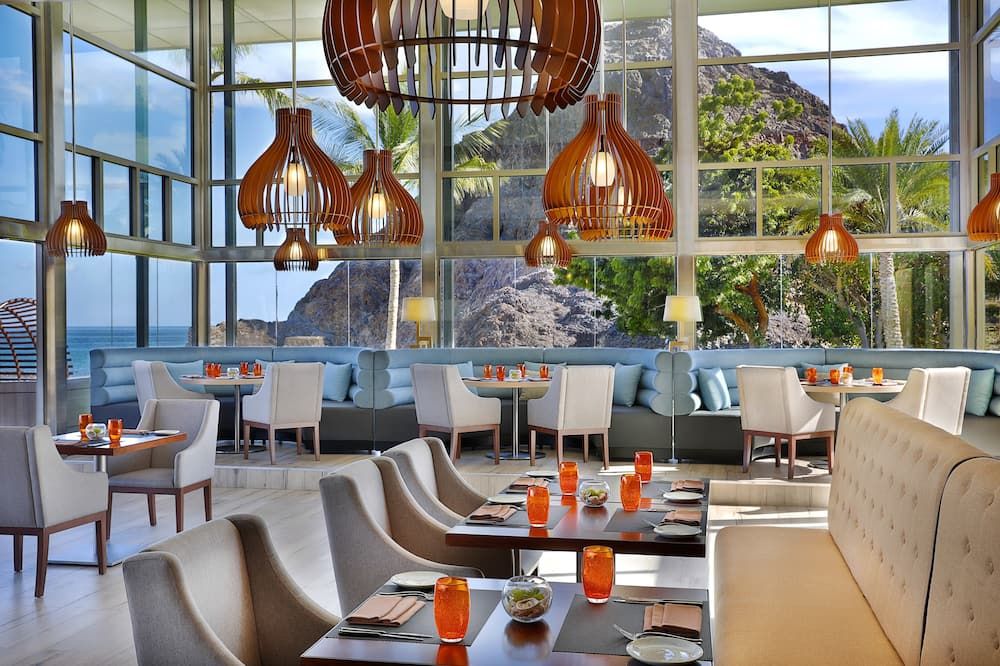 قصر البستان، فندق ريتز كارلتون - مسقط - مطعم