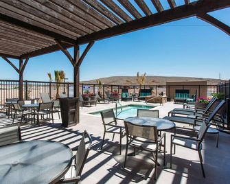 Hampton Inn & Suites St. George SunRiver - סנט ג'ורג' - מרפסת