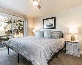 #stayinmydistrict Guest Suite Downtown Meridian - Meridian - Bedroom
