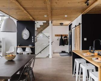 Nomade A unique experience in the heart of nature - Chertsey - Salle à manger