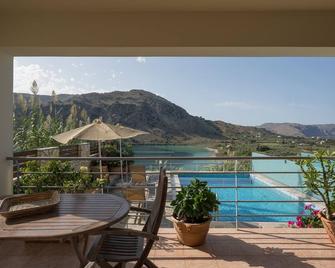 Family villa w/ Private Pool, Amazing Views of Kournas Lake, Walk to Restaurants - Georgioupoli - Balcón