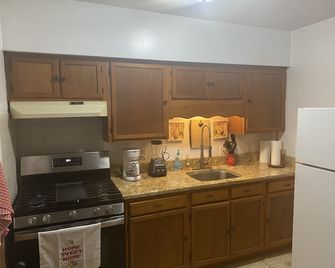 The Charming Country Cottage-Welcomes you and your pet! - La Plata - Kitchen