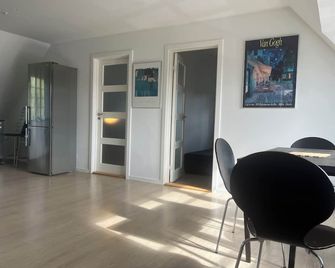 Charming Apartment With Lake View, Tenni - Odense - Jídelna