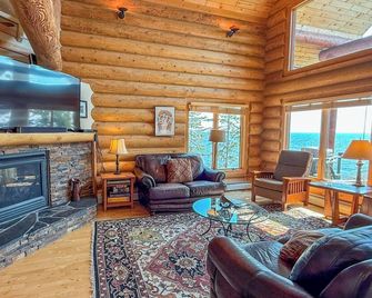 Chaika - Lake Superior - Schroeder, Mn - Schroeder - Sala de estar