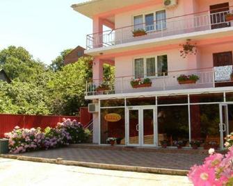 Hotel Taraz - Vishnëvka - Edificio