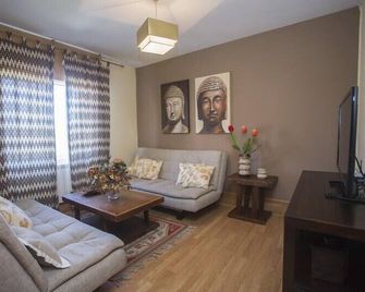 House located 3 km. Cathedral and the Camino de Santiago with WIFI - Santiago de Compostela - Sala de estar