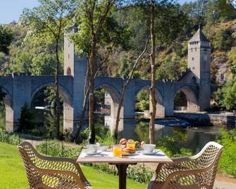 Best Western PLUS Hotel Divona Cahors - Cahors - Terasa