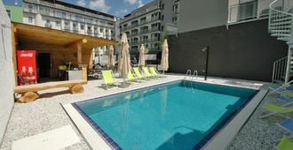eFi Palace Hotel - Brno - Bể bơi