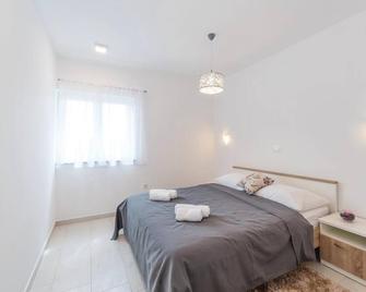 Two-Bedroom Apartment In Veli Rat - Veli Rat - Bedroom