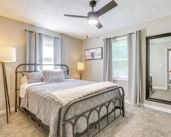 Logansport Home with Deck 4 Mi to Downtown! - Logansport - Спальня