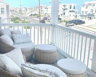 Ocean Views, Great Location One Block to the Beach - One Week Left: August 22-29 - Long Beach - Balcón