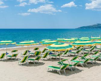 Hotel Bacco - Ascea - Spiaggia
