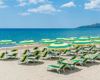 Hotel Bacco - Ascea - Beach