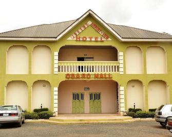 Jokems Airport View Hotel - Adults Only - Yola - Edificio