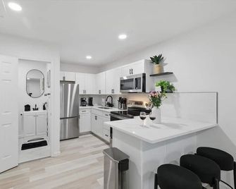 Modern 2BR Unit 3 with Hot Tub - Haltom City
