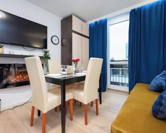 Unit Warszawa Centrum Room By Metro Rondo Onz - Warsaw - Dining room