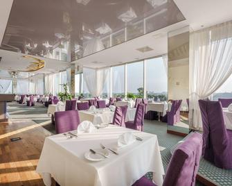 Riga Islande Hotel With Free Parking - Riga - Restaurante