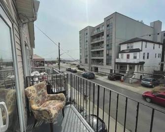 Hidden Escape In The Heart Of Rockaway Beach - Queens - Balcone