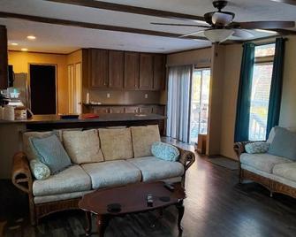 Quiet retreat in the Daniel Boone National Forest, near the Red River Gorge. - Irvine - Sala de estar