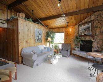 Jewel Lake Bed and Breakfast - Anchorage - Sala de estar
