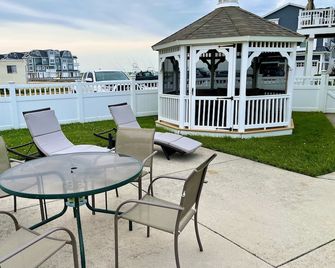 Avalon Bayside Condo With Pool - 4 Beds/2 Baths - Avalon - Patio