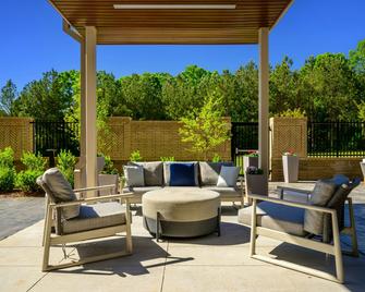 Courtyard by Marriott Raleigh Cary Crossroads - Cary - Patio