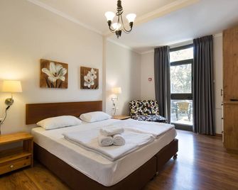 Zohar Badeshe - Daliyya - Bedroom