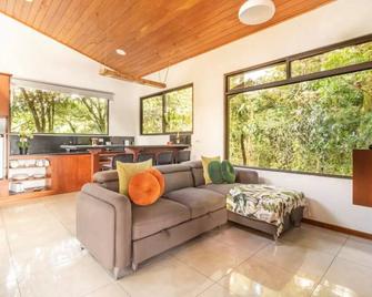 Puma Meraki Mountain View Monteverde - Monteverde - Living room