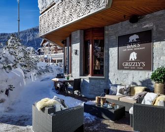 Hotel Piz Buin Klosters - Klosters-Serneus - Patio