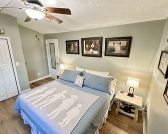 Night at the Twain Museum! - Hannibal - Bedroom