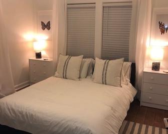 Denison's jewelry box - Denison - Bedroom