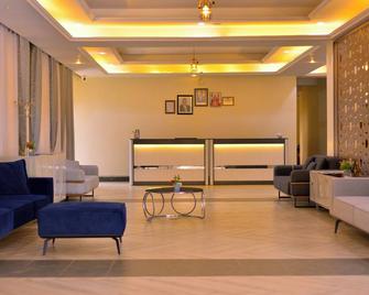 Solo Hites Hotel - Masaka - Recepción