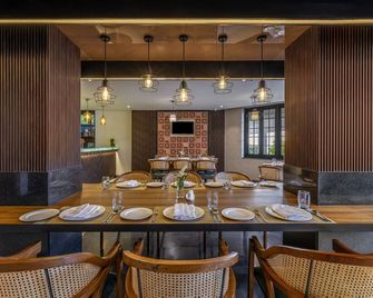 Sterling Puri - Puri - Restaurant