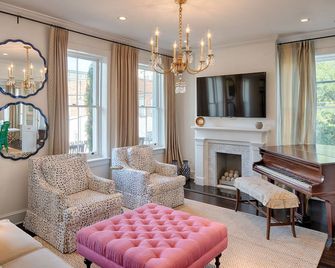 Chateau on Charlton by Lucky Savannah - Savannah - Wohnzimmer