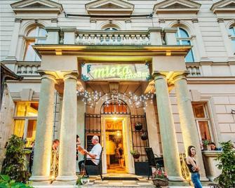 Garden Palace - Krakow - Building