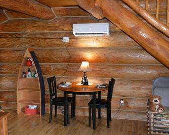 Cabin In The Wildwood - Chehalis - Dining room