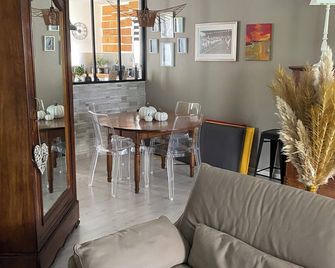 Spacious villa with private pool, summer kitchen, plancha and barbecue near Bayonne - Mugerre - Comedor