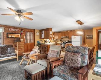 Lake Flora Cabin - Leadville - Living room