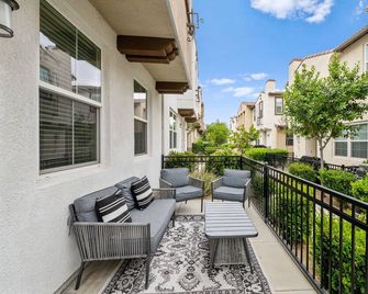 Spacious Townhouse near wine country – Your Homebase in the Heart of Murrieta! - Murrieta - Balcón
