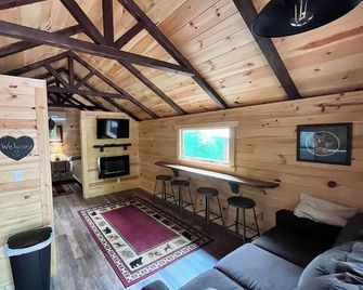 Cozy serene cabin,Away from it all yet close to everything. - Sweetwater