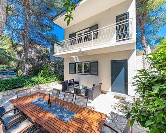 Holiday Home Jadrija Vii Iii - Jadrija - شرفة مرصوفة