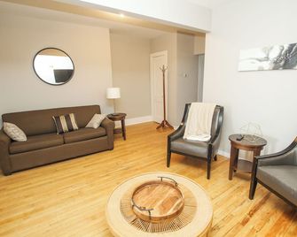 Apartment in the downtown area. Close to shopping and restaurants. - Cornwall - Huiskamer