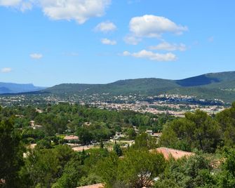 Villa Asunda B&B Spa & Sauna, Chambres d'Hôtes - Saint-Maximin-la-Sainte-Baume - Extérieur