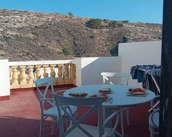 Xlendi Cozy Apartment - Munxar - Balcony