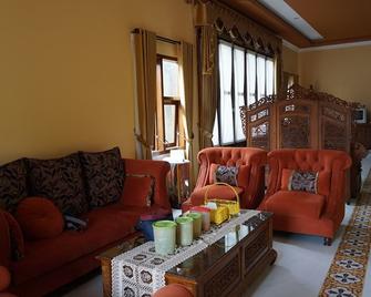 OYO Life 92886 Rumah Nyaman Radhika 2 Syariah - Tuban - Sala de estar