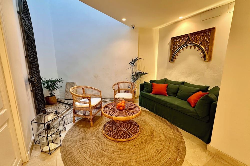 La Ermita Suites - Único Hotel Monumento de Córdoba - Córdoba - Wohnzimmer