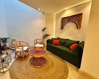 La Ermita Suites - Único Hotel Monumento de Córdoba - Córdoba - Wohnzimmer