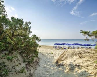 Hotel Dei Bizantini - San Pietro in Bevagna - Playa